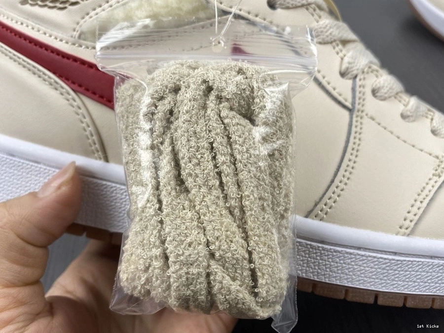 - Fleece (GS) Mid DO2207-264 Jordan White 1 Pearl 0105